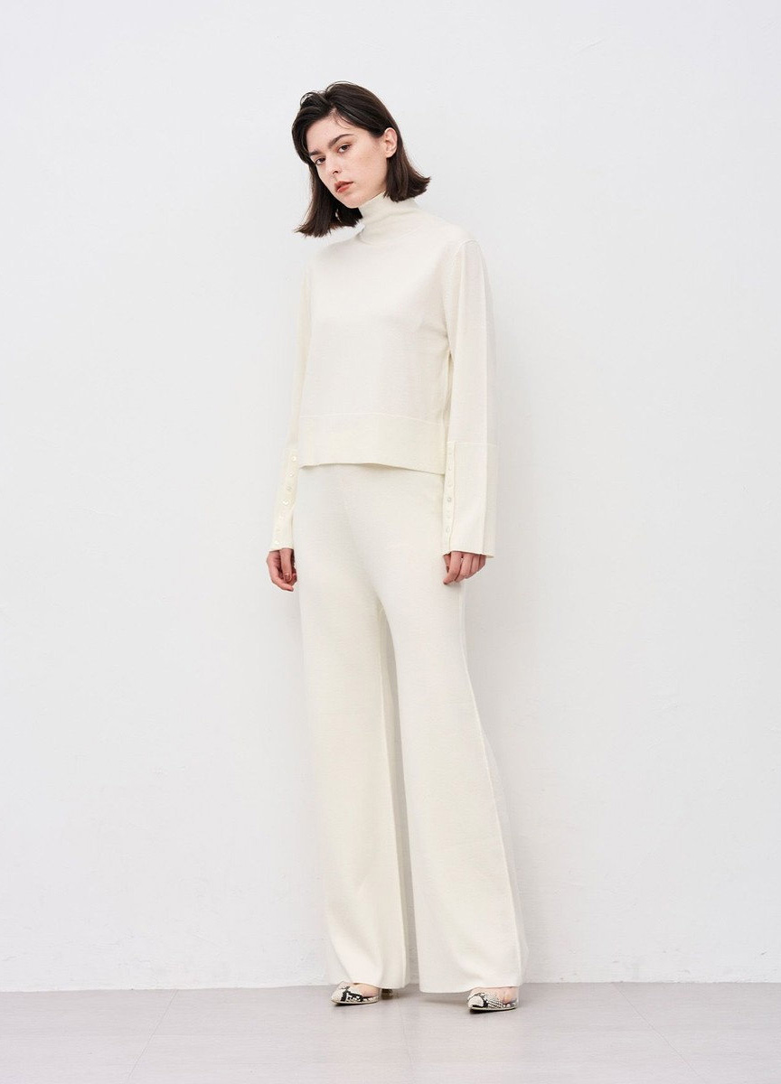 高領釦飾針織上衣